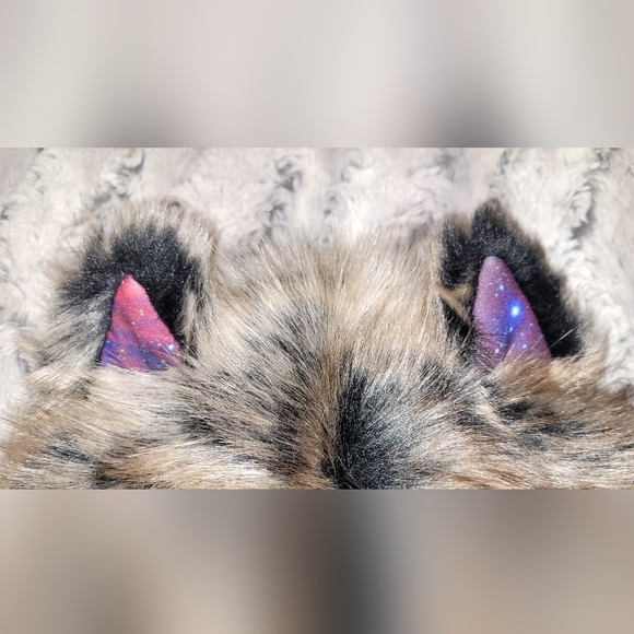 Spirithoods LE Grey Wolf Galaxy Shawl - Picture 4 of 5